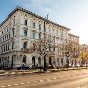 adagio-downtown-minihotel.inbudapesthotels.com/